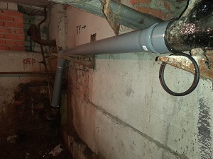 Ремонт лежака канализации в подвале дома